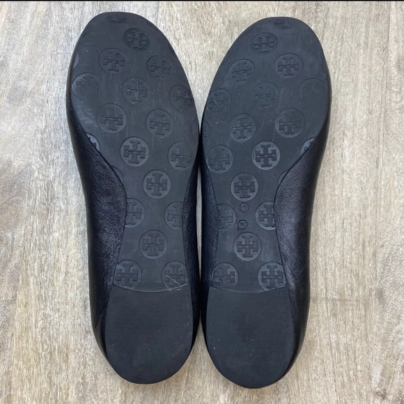 Tory Burch Reva Black Leather Flats Gold Logo Size 7.5 - Picture 5 of 5